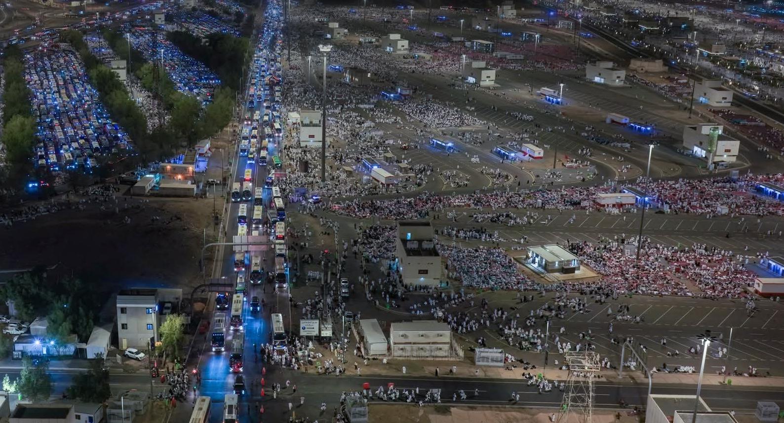 الحجاج يبيتون بمزدلفة بعد النفرة من عرفات
