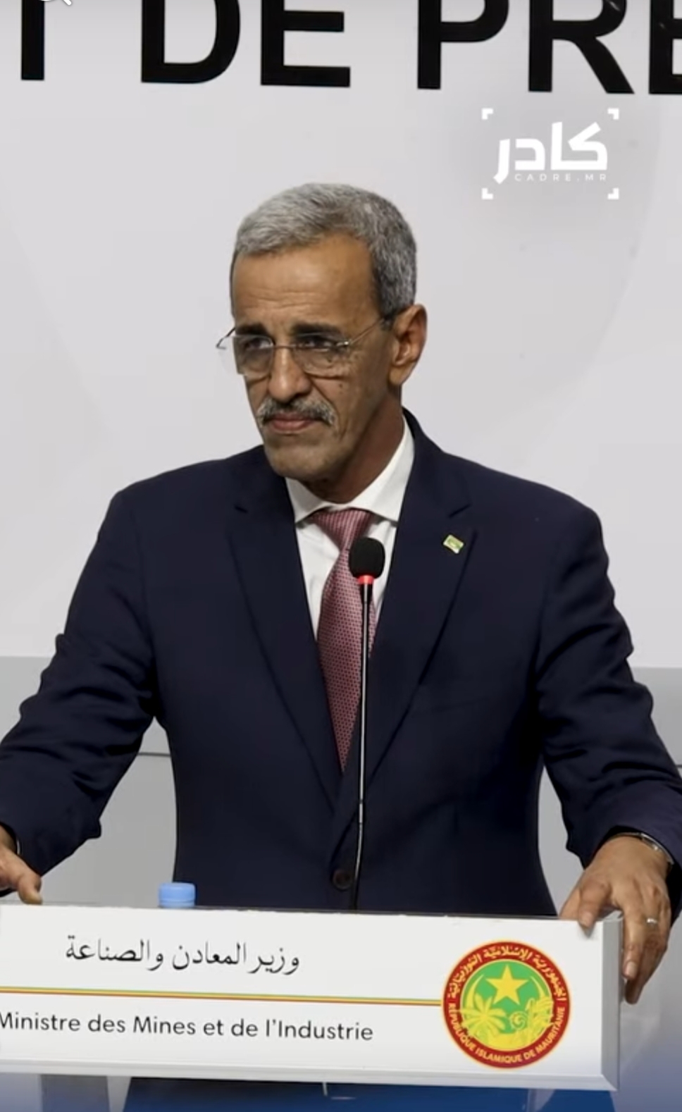 وزير المعادن: المنقبون يبيعون الذهب بالتهريب
