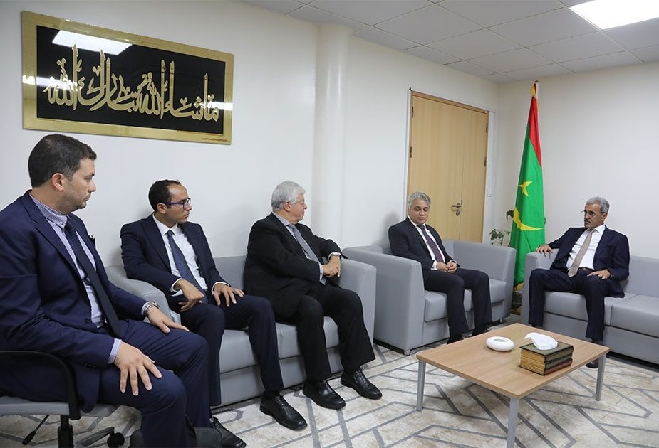 ولد الزين يبحث مع وفد مصري تطوير المناطق الصناعية