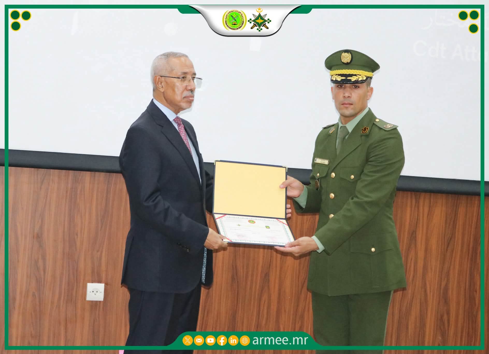 وزير الدفاع يشهد تخرج دفعتين من كلية القيادة والأركان