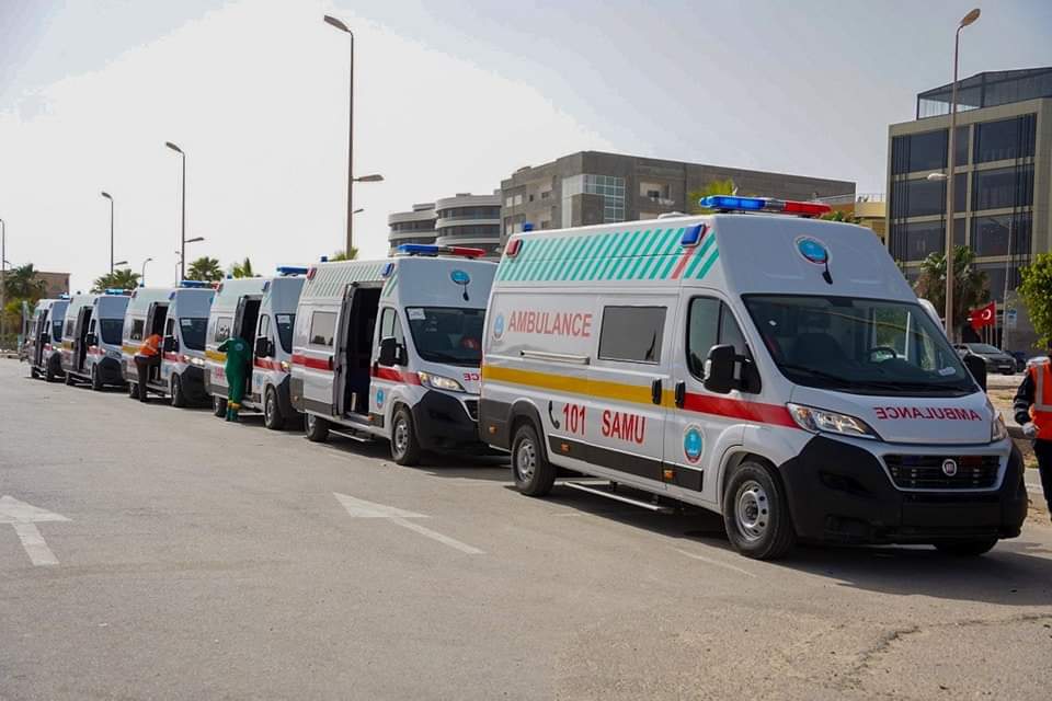 تحطم مبنى في مال وعمال تحت الأنقاض