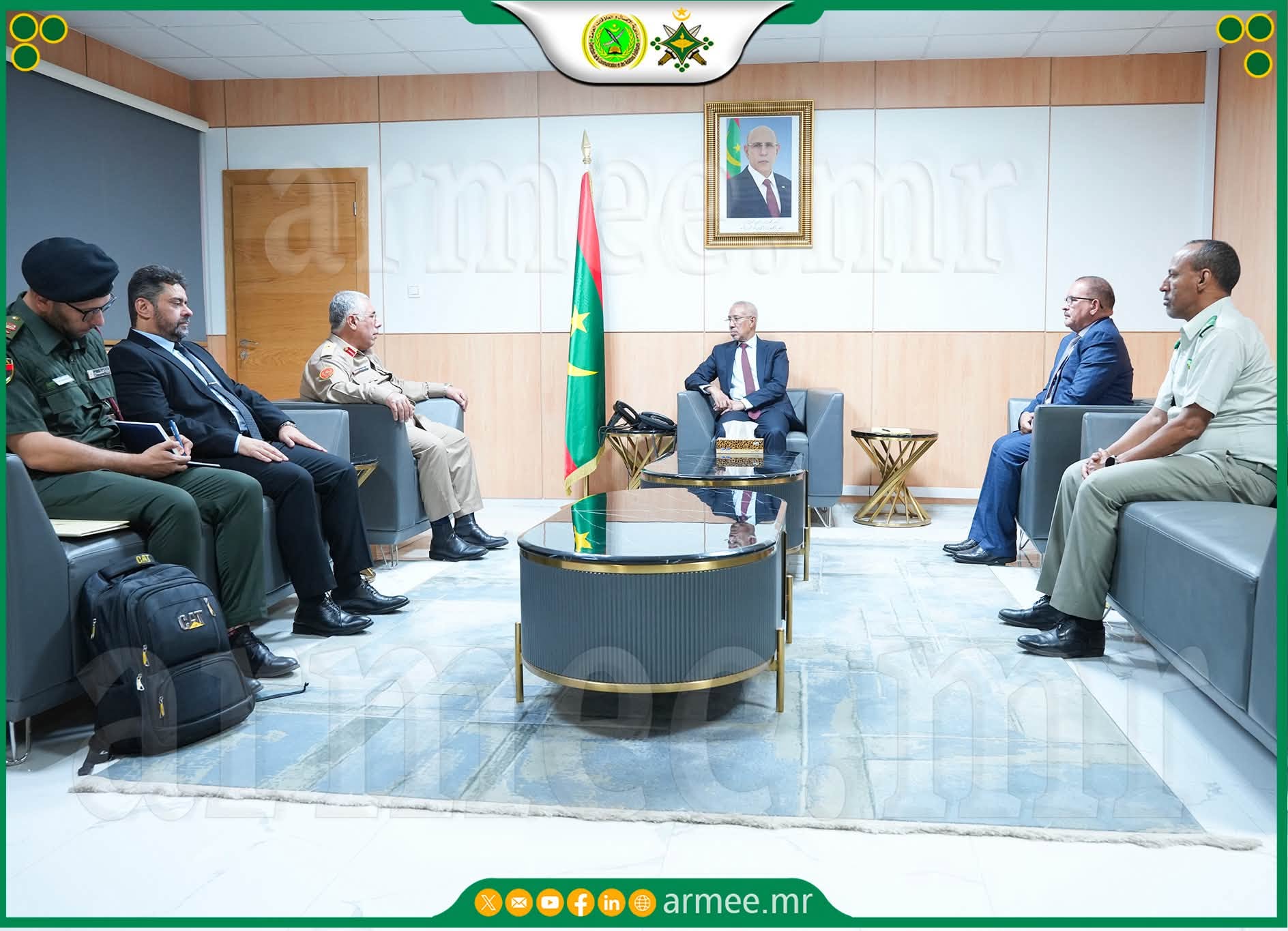 وزير الدفاع يتلقى دعوة لاجتماع إقليمي في ليبيا