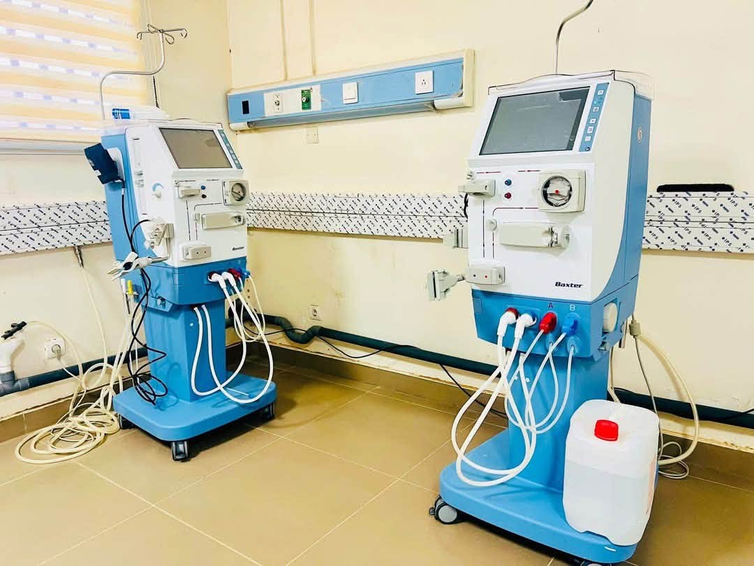 "أرباب العمل" يدعم مركز الاستطباب بأطار بجهازي تصفية كلى