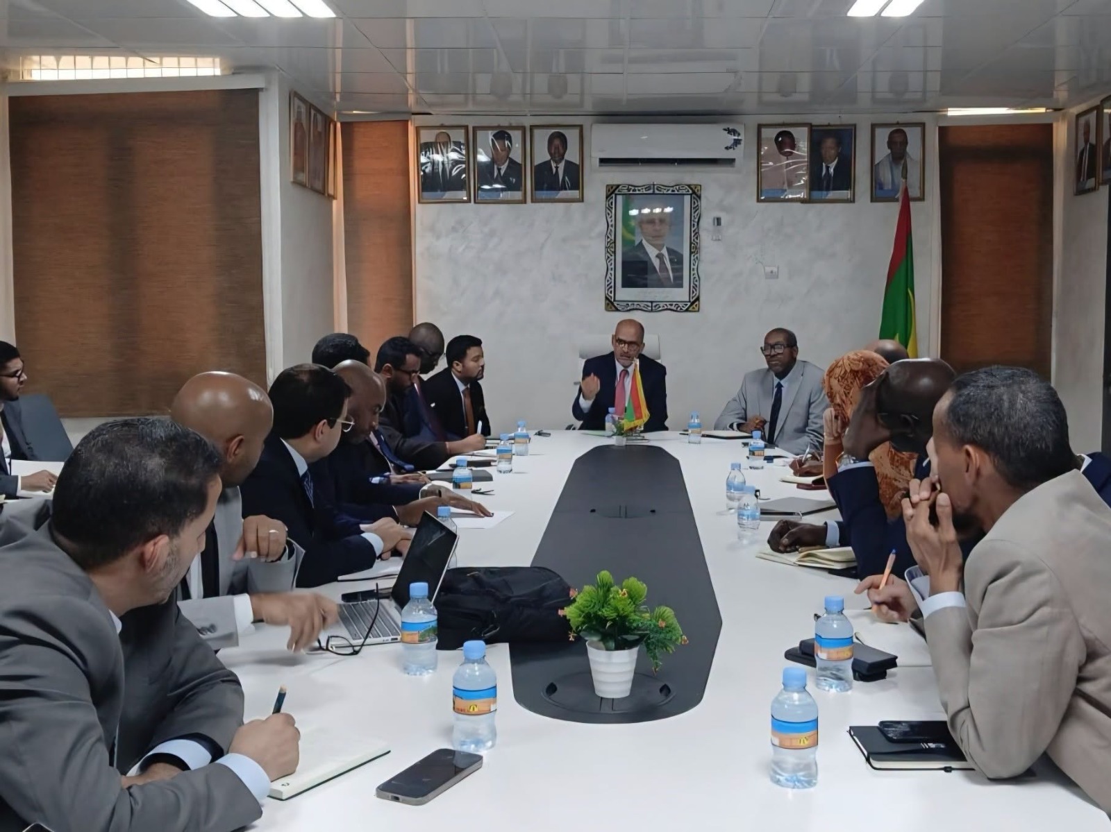 إلزام البنوك بتطبيق سقف الضريبة على التحويلات