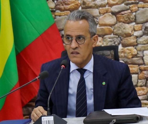 وزير الداخلية يعزي في وفاة محمد ولد بلعمش