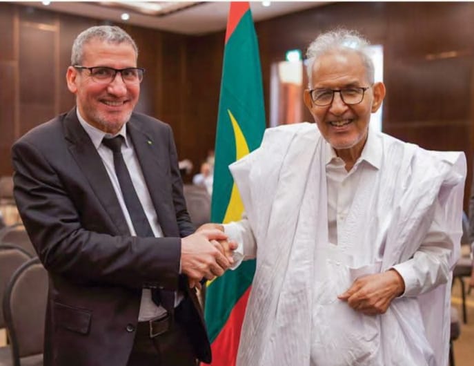 "المركزي" يحتفي بلقاء ولد الذهبي بأول محافظ للبنك